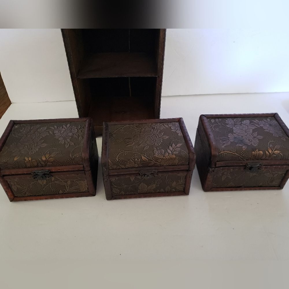 Shelf of Trunks   - Picture 8 of 14